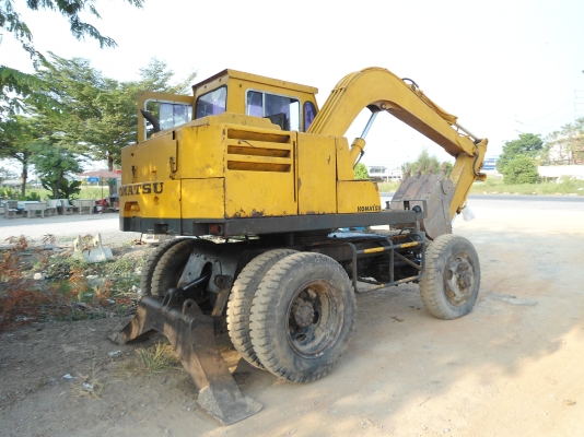 ขายรถแมคโครPW60-1 สภาพพร้อมใช้ 2เพลา สนใจติดต่อ บอย 085-156-2314