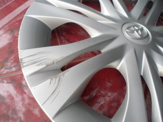 ฝาครอบกระทะเหล็ก toyotaขอบ15"(มีรอยอยู่ฝาเด๋วตามในรูป) มี1ชุด(4ชิ้น) ขาย400บ.