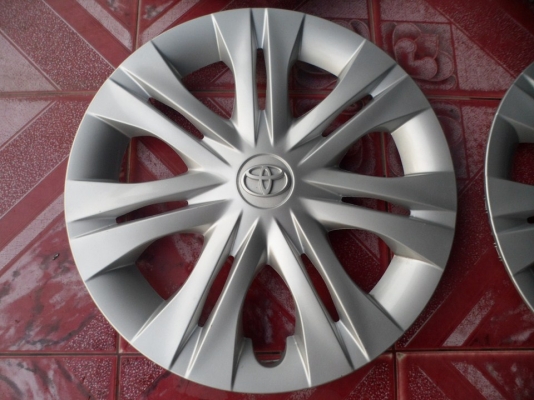ฝาครอบกระทะเหล็ก toyotaขอบ15"(มีรอยอยู่ฝาเด๋วตามในรูป) มี1ชุด(4ชิ้น) ขาย400บ.