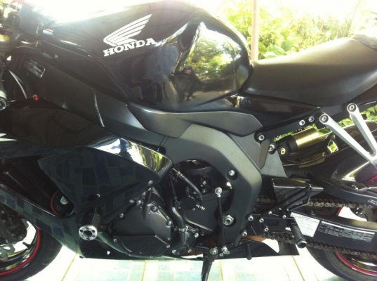 ขายครับ CBR1000 ปี2007 สเปค เมกา ท่อสูตร จานดิสค์หน้าแต่ง arashi ทะเบียนแท้. สมอ ยางสภาพดี แรงเกินห้ามใจ