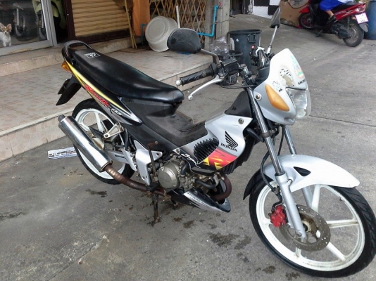 Sonic  ปี 44 สีดำ เทา รถบ้าน เครื่องเดิม แน่นๆ ชุดสีซีดนิดหน่อย เอกสารครบ