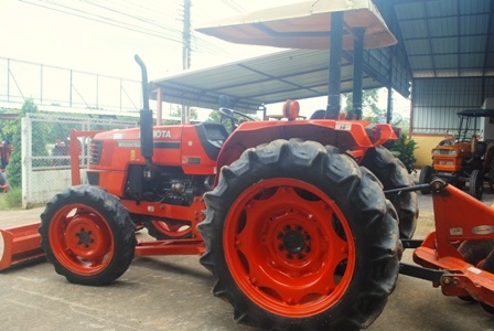 ขายรถไถ Kubota M5000 (4WD) พร้อมดันหน้าและผาน6x24ช้าง ขายรถไถ Kubota M5000 (4WD) พร้อมดันหน้าและผาน6x24ช้าง