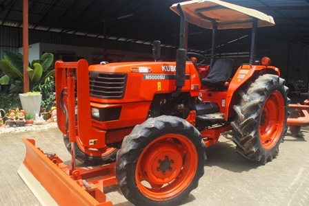 ขายรถไถ Kubota M5000 (4WD) พร้อมดันหน้าและผาน6x24ช้าง
