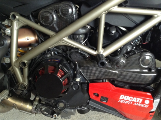 ธารนนทบุรี//ขาย ducati streetfighter 1098s ปี2012 ราคา 690,000 บาท ทะเบียนโอน