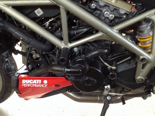 ธารนนทบุรี//ขาย ducati streetfighter 1098s ปี2012 ราคา 690,000 บาท ทะเบียนโอน