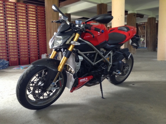 ธารนนทบุรี//ขาย ducati streetfighter 1098s ปี2012 ราคา 690,000 บาท ทะเบียนโอน