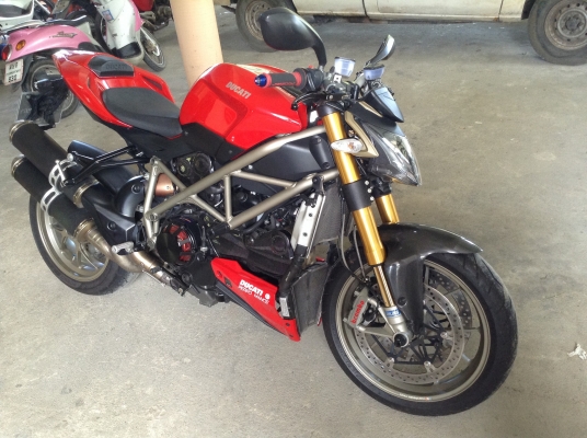 ธารนนทบุรี//ขาย ducati streetfighter 1098s ปี2012 ราคา 690,000 บาท ทะเบียนโอน