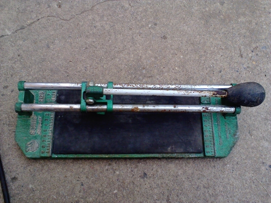 AC07511996 ตัวกระเบื้องเยอรมันความยาวประมาณ 40  ซ.ม ของเยอรมันครับตัวนี้สมบูรณ์ครับราคานี้คุ้มครับ