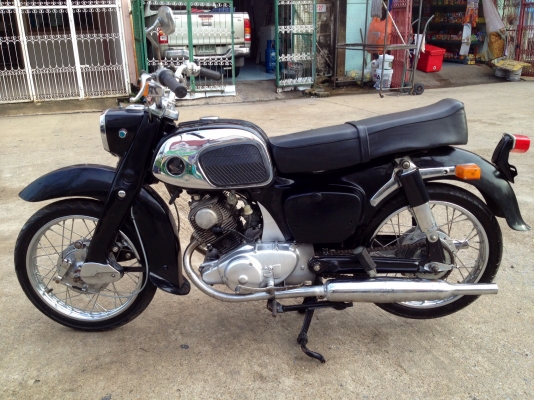 ขาย c92 วิ้งๆ ครับ ตามรูป มีเล่มให้ครับ เครื่องจบๆ เติมนำ้มันขี่อย่างเดว ลดสุดๆเลยจร้าา 39000 ครับ ติดต่อ 0811160919