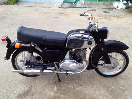 ขาย c92 วิ้งๆ ครับ ตามรูป มีเล่มให้ครับ เครื่องจบๆ เติมนำ้มันขี่อย่างเดว ลดสุดๆเลยจร้าา 39000 ครับ ติดต่อ 0811160919