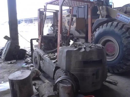 ขายครับ รถฟอร์คลิฟต์ KOMATSU กับ TOYOTA เครื่องติด ครับ