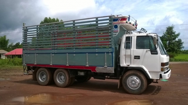 ขายรถล่อง 10 ล้อเพลาเดียว เครื่อง 175 แรงม้า ช่วงล่างใหญ่ พวงมาลัยพาวเวอร์ ทะเบียนเต็มพร้อมโอน ราคาต่อรองได้ครับ