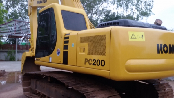ขาย KOMATSU PC 200 รุ่น 6 พร้อมเทเลอร์หางปลา HINO SUMO
