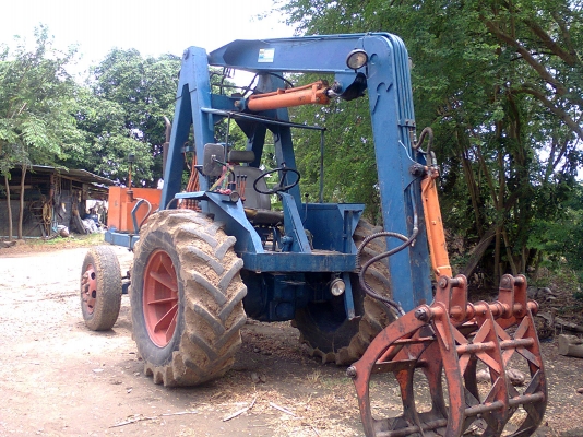 รถคีบอ้อย คีบหลัง ฟอร์ด  เกียร์ธรรมดา มีทะเบียน