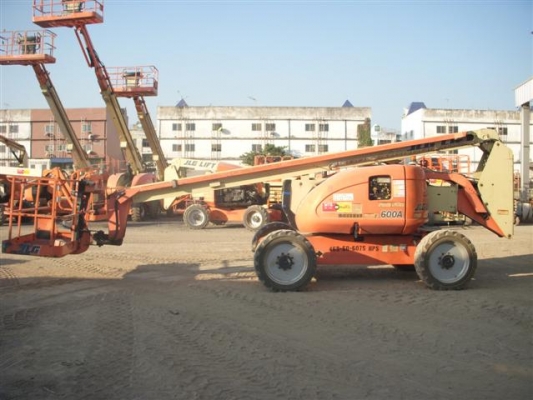 บริการให้เช่ากระเช้าJLG มั่นใจคุณภาพ รับประกันความพึงพอใจ สนใจเช่ารถกระเช้า  คุณสุพพดา 02-332-0061-9 ต่อ 2107