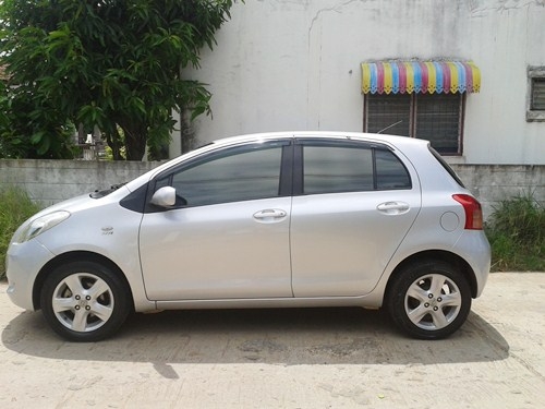 yaris ตัว E เกียร์ AUTO  ปี 2006 abs airbag คู่ ว่ิ่ง 77000K/m