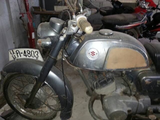 ขาย มอเตอร์ไซค์คลาสสิค โบราณ ซูซูกิ k125 ท่อคู่ รถขี่ใช้งานได้ปกติ ไม่มีเล่ม มีใบซื้อขาย ขายราคา15000 บาท