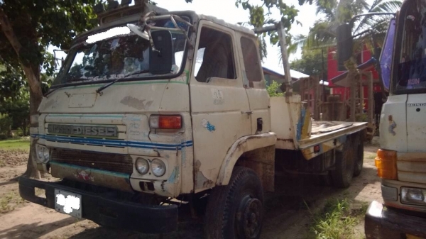 ขายเทเลอร์หางพับ UD 30M  230แรงม้า 2เพลา สภาพพร้อมใช้ ราคาต่อรองได้ ติดต่อได้ที่คุณ อ๊อฟ พิจิตร 086-737-9991