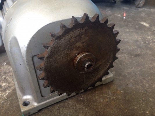 ขายมอเตอร์เกียร์ Mitsubishi 1 HP. 380 V อัตราทด 1:25 เพลาออกประมาณ 60 รอบต่อนาที มีเบรคในตัว สภาพสวย วิ่งนิ่ม พร้อมใช้งาน มี 4 ตัวครับ