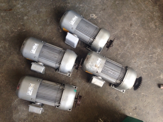 ขายมอเตอร์เกียร์ Mitsubishi 1 HP. 380 V อัตราทด 1:25 เพลาออกประมาณ 60 รอบต่อนาที มีเบรคในตัว สภาพสวย วิ่งนิ่ม พร้อมใช้งาน มี 4 ตัวครับ