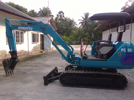 ขายแบคโฮ KOMATSU PC 30-7  พร้อมใช้งาน