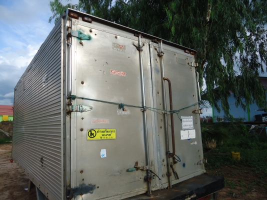 ขายด่วนตู้เปียกบรรทุกนํ้าแข้งยาว5เมตรสูง2.10เมตรกว่าง2.10ม