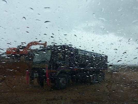 รับเหมา ขุดวางท่อระบายน้ำ ขุดสระ  ปรับพื้นที่