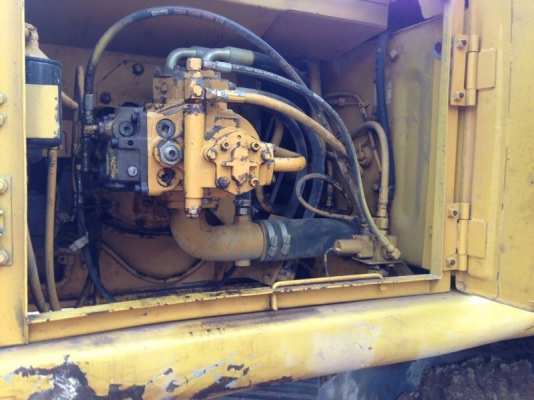 รถแบคโฮ  KOMSTSU  PC 200 - 6  ( รถทำงาน 13,xxx ซม. )  สนใจติดต่อ 081 - 6079515