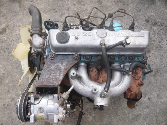 ขายเครื่องยนต์ดีเซลนิสสัน sd25 พร้อมเกียร์ 5 สปีด