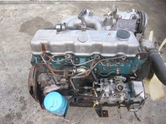 ขายเครื่องยนต์ดีเซลนิสสัน sd25 พร้อมเกียร์ 5 สปีด