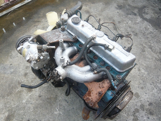 ขายเครื่องยนต์ดีเซลนิสสัน sd25 พร้อมเกียร์ 5 สปีด