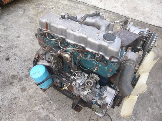 ขายเครื่องยนต์ดีเซลนิสสัน sd25 พร้อมเกียร์ 5 สปีด