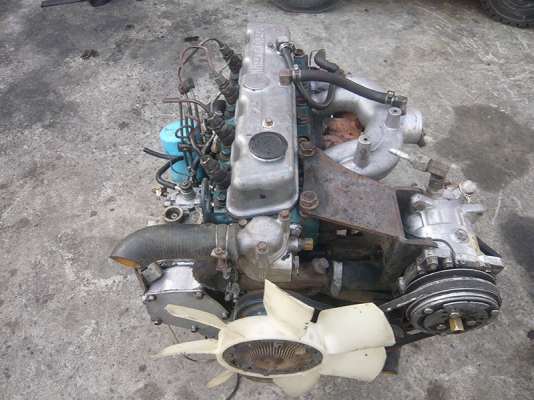 ขายเครื่องยนต์ดีเซลนิสสัน sd25 พร้อมเกียร์ 5 สปีด