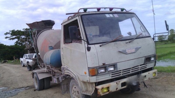 รถฮีโน่ 6 ล้อ โม่ปูน  KM777   117 แรงม้า  ( มีขาย 2 คัน )  สนใจติดต่อ  081 - 6079515