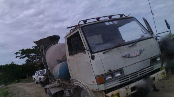 รถฮีโน่ 6 ล้อ โม่ปูน KM777 117 แรงม้า ( มีขาย 2 คัน ) สนใจติดต่อ 081 - 6079515 รถฮีโน่ 6 ล้อ โม่ปูน KM777 117 แรงม้า ( มีขาย 2 คัน ) สนใจติดต่อ 081 - 6079515