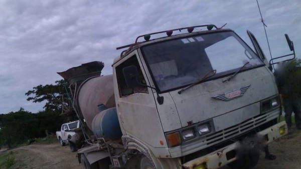 รถฮีโน่ 6 ล้อ โม่ปูน KM777 117 แรงม้า ( มีขาย 2 คัน ) สนใจติดต่อ 081 - 6079515 รถฮีโน่ 6 ล้อ โม่ปูน KM777 117 แรงม้า ( มีขาย 2 คัน ) สนใจติดต่อ 081 - 6079515