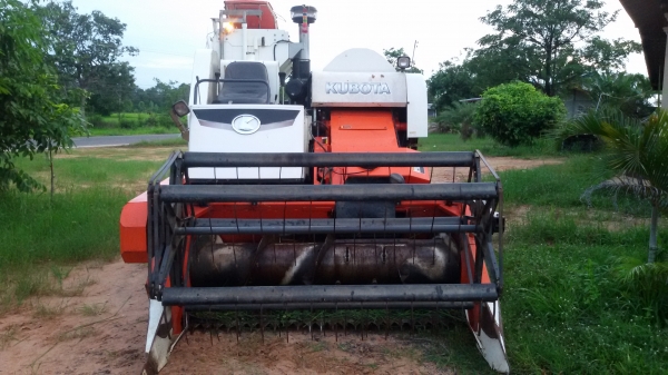ขายรถเกี่ยวข้าว kubota dc60 plus ตัวสุดท้ายพร้อมเล่มทะเบียนครับ