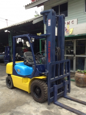 +++ ขายรถโฟล์คลิฟท์ KOMATSU FD25-12  ขนาด 2.5 ตัน  (รถสภาพดี พร้อมใช้) เครื่องยนต์ดีเซล  เกียร์ธรรมดา  เสา 6 เมตร 3 ท่อน  งา 1,070  มม. ยางตัน 4 เส้น  *** สนใจรายละเอียด ราคา  คุยได้ครับ โทร. 081-659-7598 ***