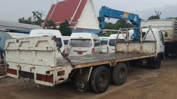 HINO รถ10ล้อเล็ก2เพลาพื้นเรียบ6.60 เมตร+เครน TADANO Z305 3ตัน5ปอกยาว 12.21 เมตร