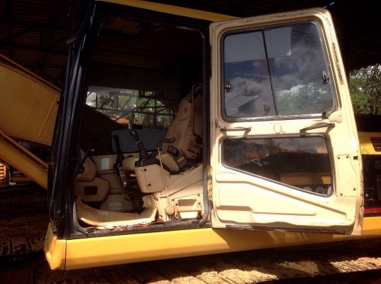 ขายรถแบคโฮ  CAT  320  V2   รถสวยพร้อมใช้งาน ราคาต่อรองได้นะครับ