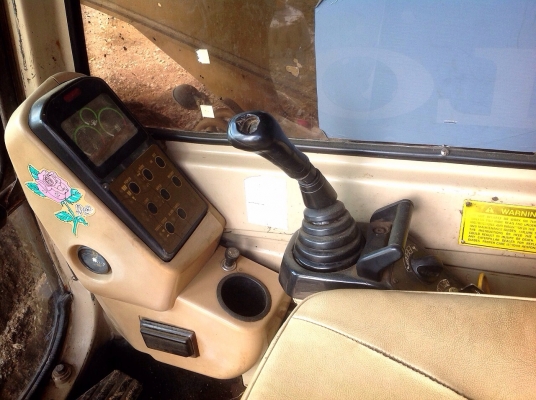 ขายรถแบคโฮ  CAT  320  V2   รถสวยพร้อมใช้งาน ราคาต่อรองได้นะครับ