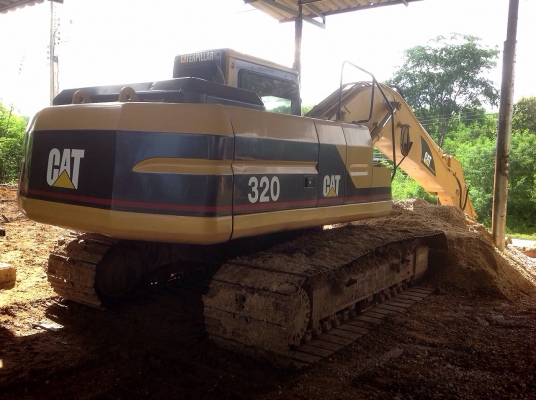 ขายรถแบคโฮ  CAT  320  V2   รถสวยพร้อมใช้งาน ราคาต่อรองได้นะครับ