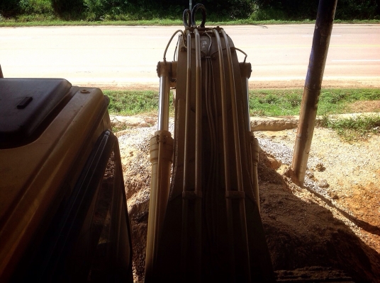 ขายรถแบคโฮ  CAT  320  V2   รถสวยพร้อมใช้งาน ราคาต่อรองได้นะครับ