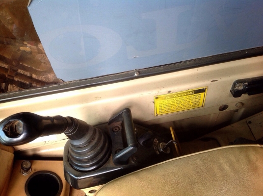 ขายรถแบคโฮ  CAT  320  V2   รถสวยพร้อมใช้งาน ราคาต่อรองได้นะครับ