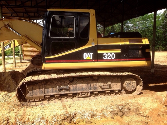 ขายรถแบคโฮ  CAT  320  V2   รถสวยพร้อมใช้งาน ราคาต่อรองได้นะครับ