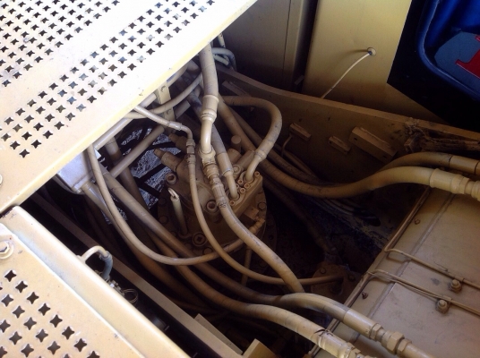 ขายรถแบคโฮ  CAT  320  V2   รถสวยพร้อมใช้งาน ราคาต่อรองได้นะครับ