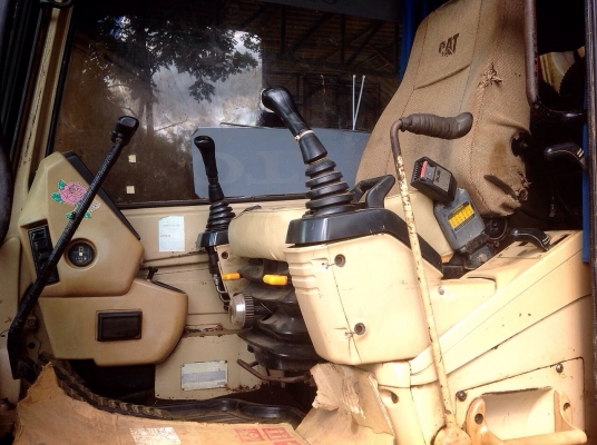 ขายรถแบคโฮ  CAT  320  V2   รถสวยพร้อมใช้งาน ราคาต่อรองได้นะครับ