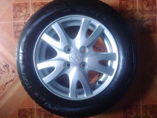 ล้อแม็กซ์144รูฮอนด้าบีโอ้พร้อมยางมิชลิน17565R14ปี3813น็อตพร้อมทั้งชุดขาย 5000ถ้วนคับ. ล้อแม็กซ์144รูฮอนด้าบีโอ้พร้อมยางมิชลิน17565R14ปี3813น็อตพร้อมทั้งชุดขาย 5000ถ้วนคับ.