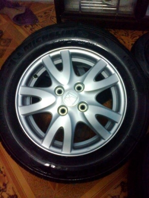 ล้อแม็กซ์144รูฮอนด้าบีโอ้พร้อมยางมิชลิน17565R14ปี3813น็อตพร้อมทั้งชุดขาย 5000ถ้วนคับ.