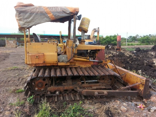 ขายด่วนแทรกเตอร์KOMATSU D20PL-5 พร้อมใช้ ขายด่วนแทรกเตอร์KOMATSU D20PL-5 พร้อมใช้